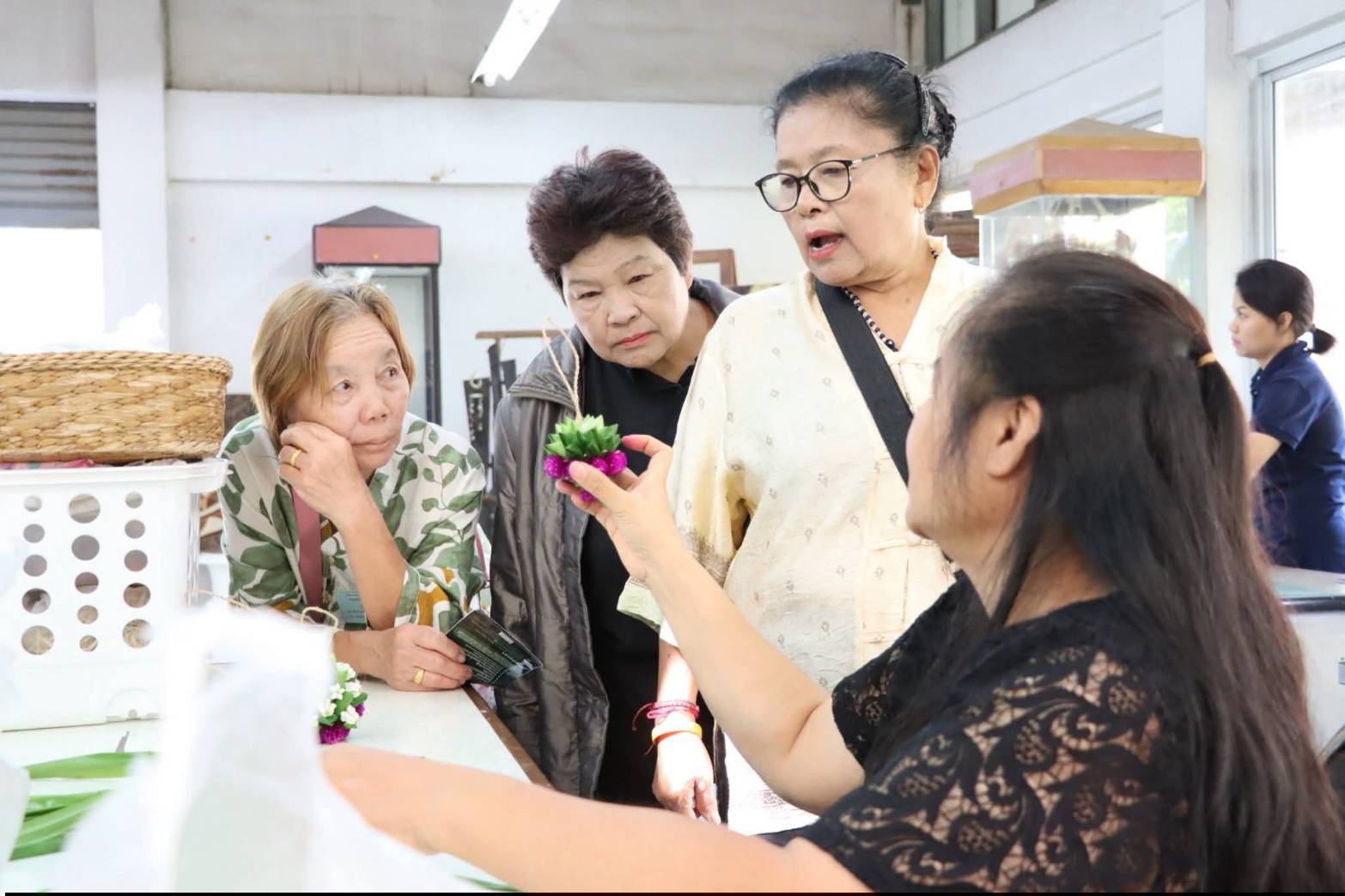 title - เที่ยวอยุธยา อย่าลืมแวะเข้ามาชมงานศิลปหัตถกรรมและงานศิลป์ ที่ ศูนย์ส่งเสริมและพัฒนาพัฒนาอาชีพเสริมนอกภาคการเกษตร (ศูนย์ศิลปาชีพบางไทรฯ (เดิม))